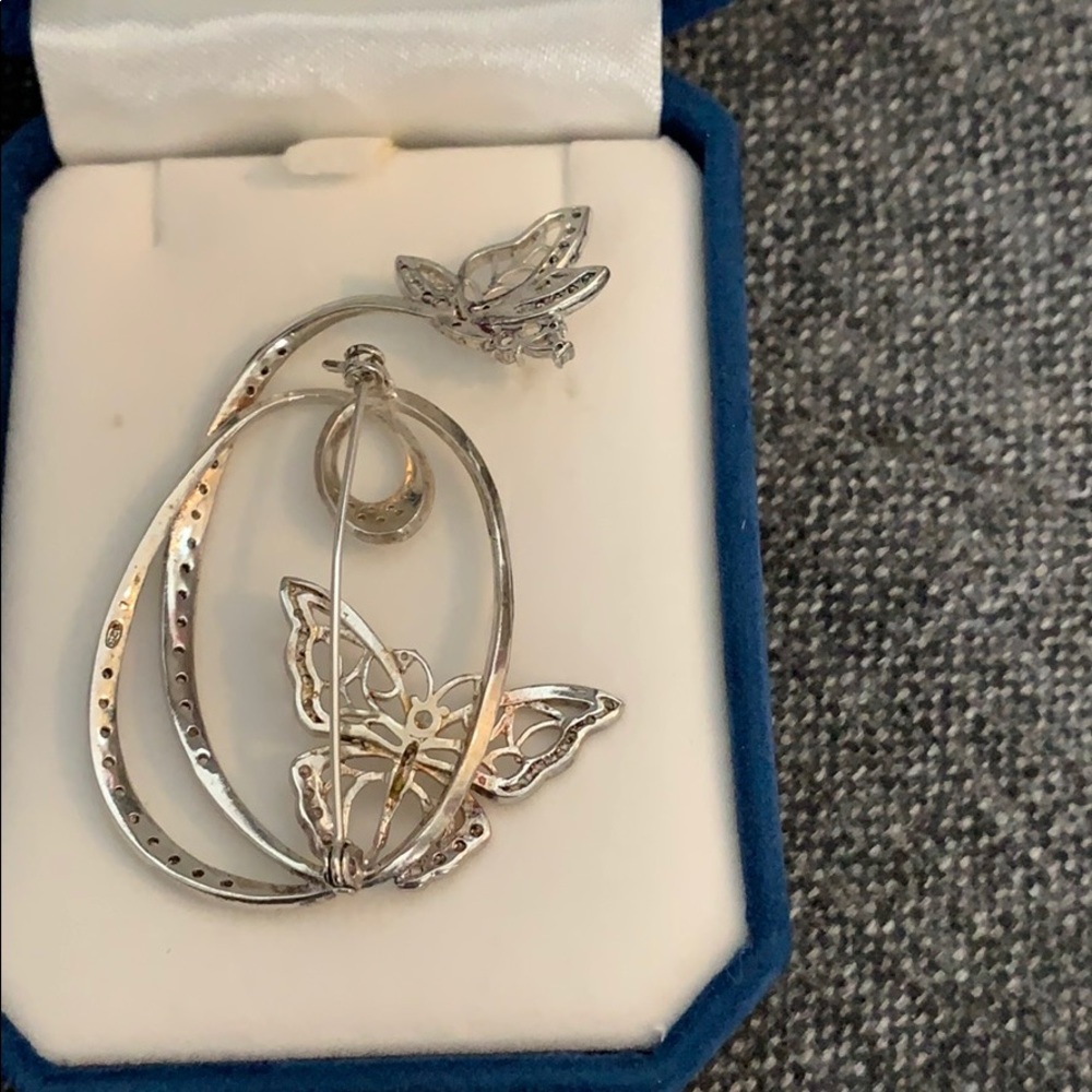 Silver Colored Butterfly Brooch 🦋🦋🦋🦋 - Picture 5 of 6